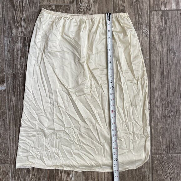 2/$18‎ SALE! Vassarette Slip Skirt Cream Womens L Vintage USA Silky Nylon Lace - Picture 5 of 8